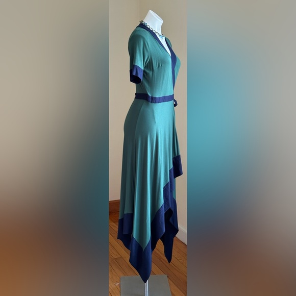 BCBG Blue & Green Asymmetrical Handkerchief Wrap Sz. S - Picture 4 of 13